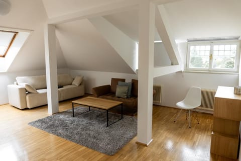 Moderne Dachgeschosswohnung zentral by Seebnb Apartment in Velden am Wörthersee