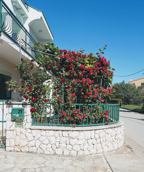 Location, children, Family