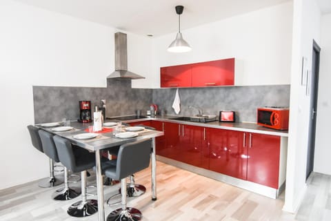 Coffee/tea facilities, Kitchen or kitchenette, Communal kitchen