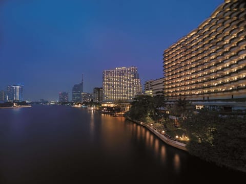 Shangri-La Bangkok Hotel in Bangkok