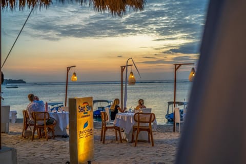 Restaurant/places to eat, Dining area, Beach, Sea view, Sunset