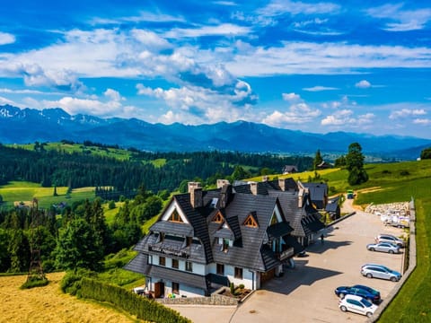 Property building, Natural landscape, Bird's eye view, View (from property/room), Mountain view