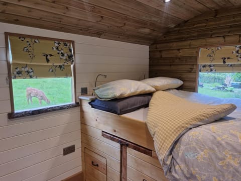 Syke Farm Campsite - Yurt's and Shepherds Hut Camping /
Complejo de autocaravanas in Copeland District