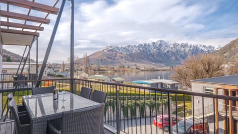 Balcony/Terrace, Mountain view