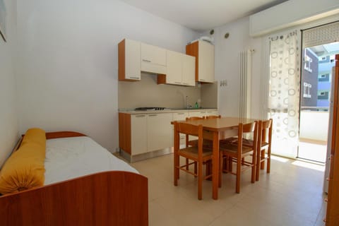 Kitchen or kitchenette, Living room, Photo of the whole room, Seating area, Dining area