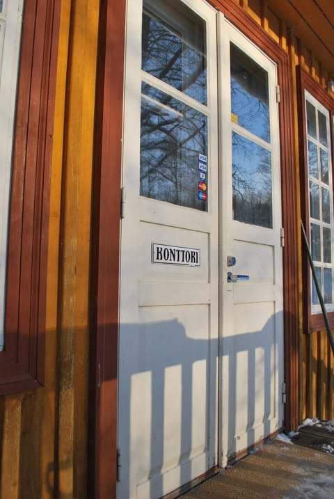 Facade/entrance, Winter