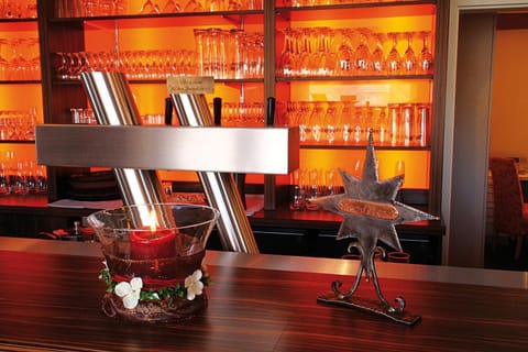 Lounge or bar, Drinks, Alcoholic drinks