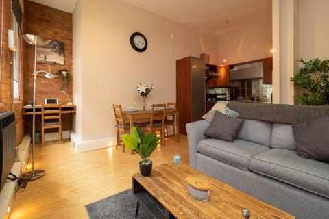 Stylish and comfortable Lace Market Studio Apartment Condo in Nottingham
