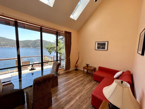 shangrila waterfront vacation home Vacation rental in Southern Gulf Islands