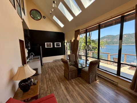 shangrila waterfront vacation home Vacation rental in Southern Gulf Islands