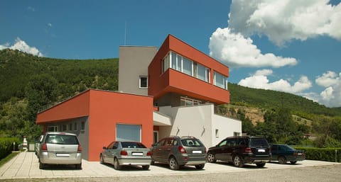 Property building, Day, Natural landscape, Mountain view, Parking