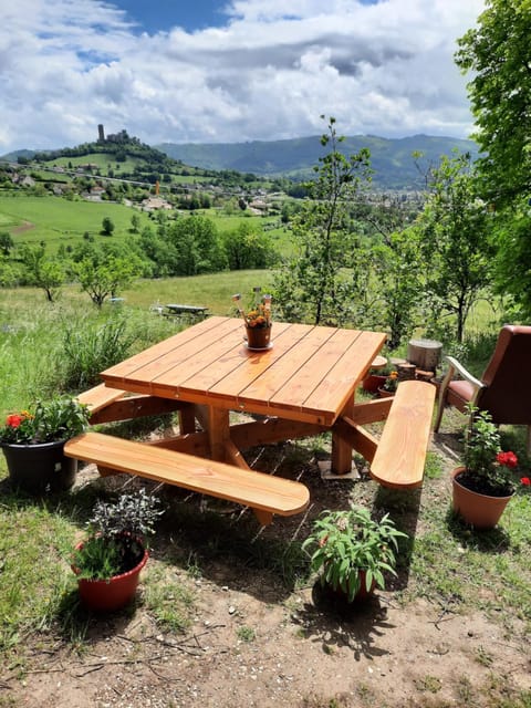 Les coteaux de Planèze, maison et jardin dans le Lot! Chambres chez l'habitant! Vacation rental in Occitanie