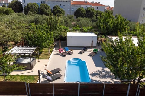 Bird's eye view, Pool view