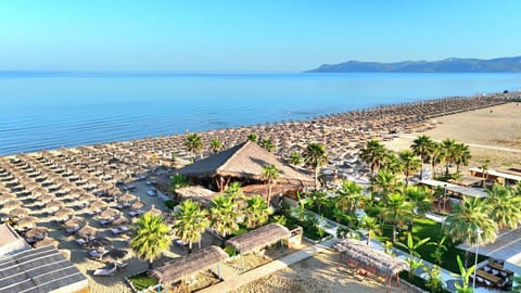 Nearby landmark, Restaurant/places to eat, Day, Natural landscape, Beach