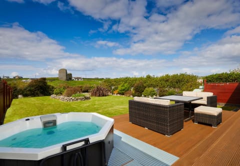 Patio, Garden, Hot Tub, Garden view