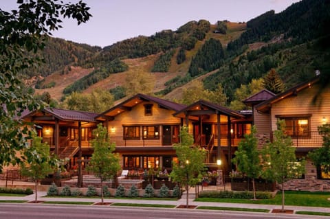 Innsbruck Aspen, Deluxe One-Bedroom Junior Suite 01 w/ Hot tub, Centrally located House in Aspen