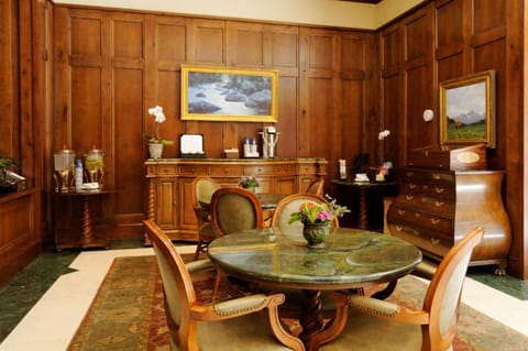 The Ritz-Carlton Club, 3 Bedroom Premier Residence 8303, Ski-in & Ski-out Resort in Aspen Highlands Casa in Aspen