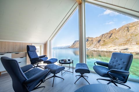Lofoten Waterfront luxury lodge Maison in Lofoten