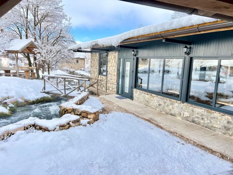 Domacinstvo na kraju svijeta Country House in Federation of Bosnia and Herzegovina