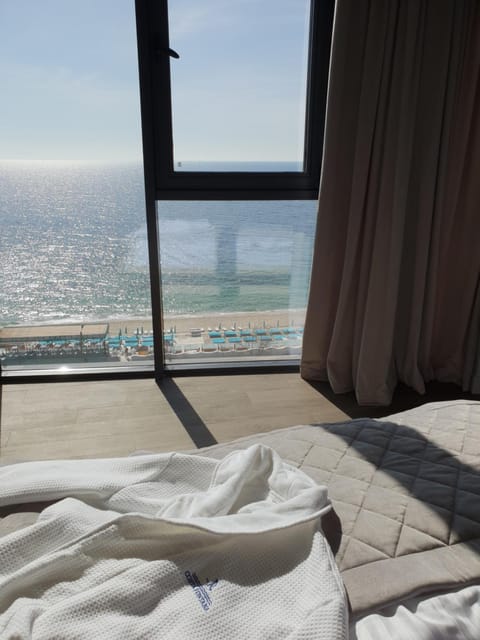 PREMIUM Seaview Apartment 50 meters from the beach Роскошные апартаменты с прямым видом на море в 50 метрах от пляжа CF Odessa Condo in Odessa