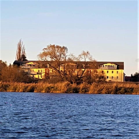 Ferienwohnung mit Seeblick Condo in Brandenburg