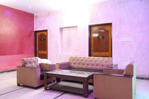 OYO Flagship 37189 Hotel Pink Haveli Hotel in Jaipur