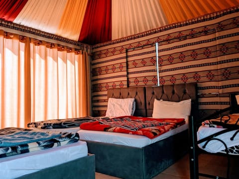 Wadi Rum Camp & Jeep Tour Camping /
Complejo de autocaravanas in South District