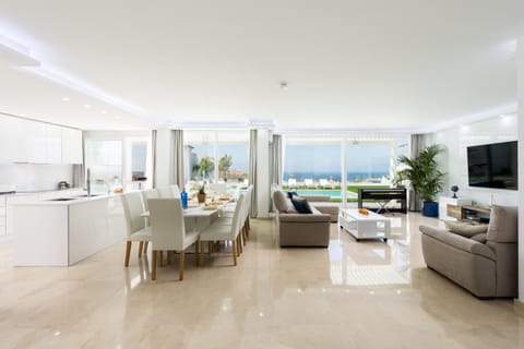 Living room, Dining area, Sea view