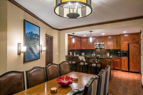 The Ritz-Carlton Club, 3 Bedroom Residence Float 1, Ski-in & Ski-out Resort in Aspen Highlands Haus in Aspen