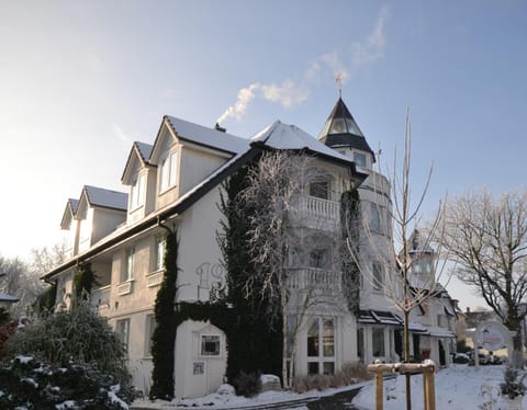 Facade/entrance, Winter