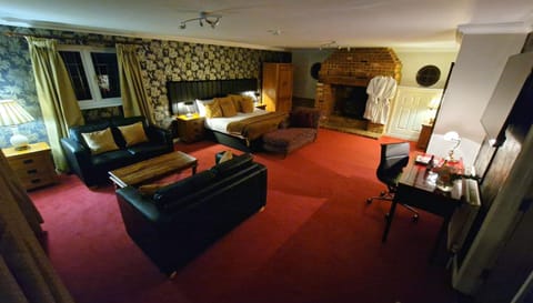 Living room, Photo of the whole room, Seating area, Bedroom