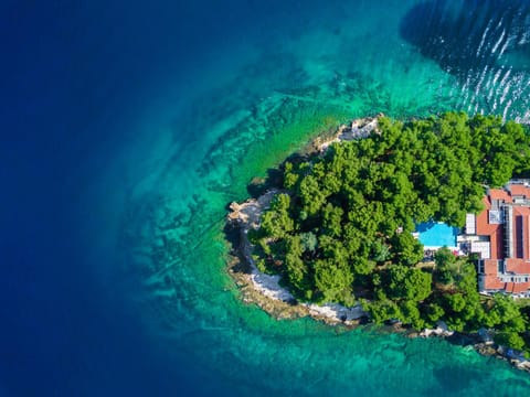 Property building, Bird's eye view, Swimming pool
