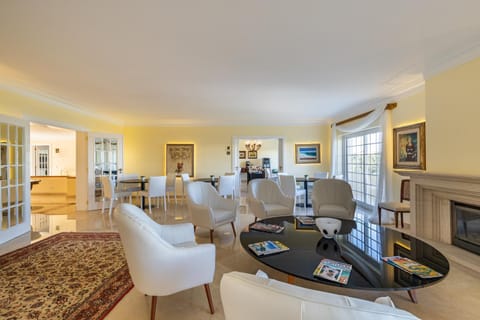 Estoril Luxury Suites & Spa - Cascais Bed and Breakfast in Estoril