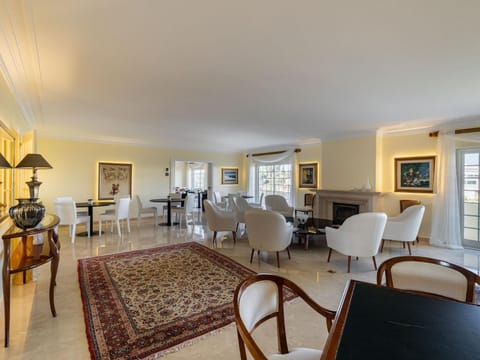 Estoril Luxury Suites & Spa - Cascais Bed and Breakfast in Estoril