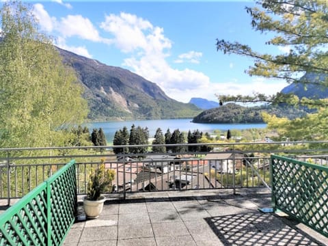 Balcony/Terrace, Lake view