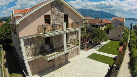 Vila La ViTa del Mare Apartment in Kotor Municipality