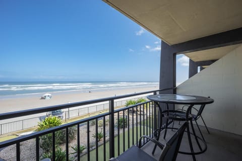 Beach Condo Beach Front, Huge Outdoor Pool, Heated Indoor Pool, Kiddie Pool, Tiki Bar Apartment in Daytona Beach Shores