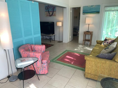 Hibiscus Cottage - Downtown and Steps to the Beach! Apartment in Flagler Beach