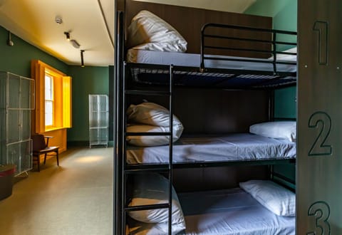 Bedroom, bunk bed