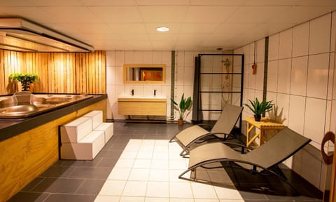 Hot Tub, Spa and wellness centre/facilities