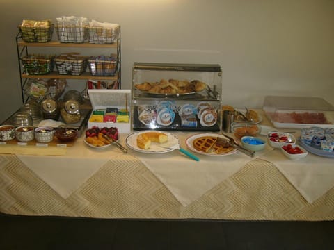 Continental breakfast, Buffet breakfast, Italian breakfast