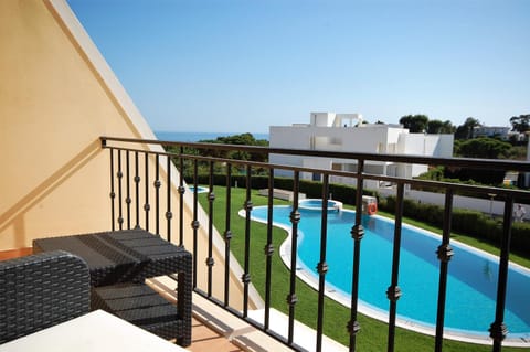 Balcony/Terrace, Pool view, Swimming pool