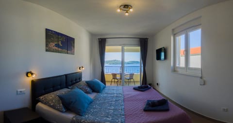 A lovely and cozy room with a breathtaking view Bed and Breakfast in Vis