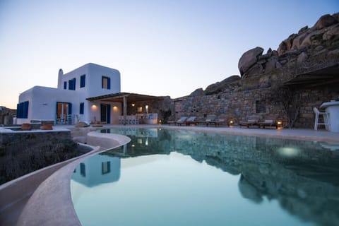 Property building, Nearby landmark, Day, Natural landscape, Mountain view, Pool view, Swimming pool