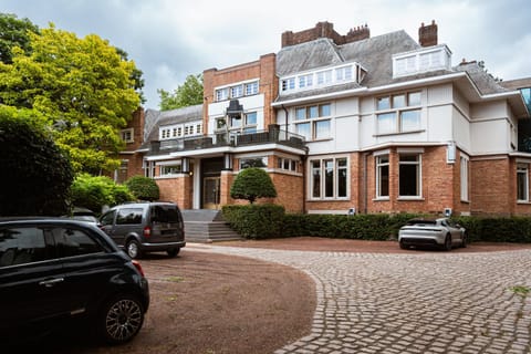 Property building, Facade/entrance, Parking