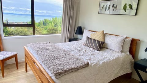 Bed, View (from property/room), View (from property/room), Bedroom, Guests, City view, Sea view