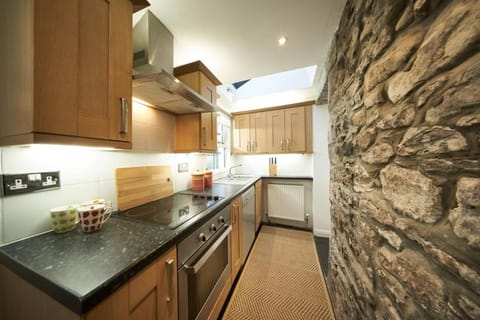 Stuc an t Sagairt Cottage , Loch Lomond House in Scotland