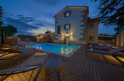 Property building, Night, Pool view, Swimming pool, sunbed