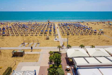 Restaurant/places to eat, Beach, Sea view