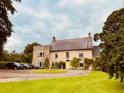 Property building, Garden, Parking